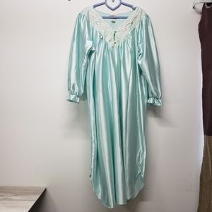 Vintage Cachet Lace Trim Floral Embroidery Midi Intimates Nightgown Medium